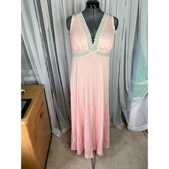 Vanity Fair nightgown satin pink lace V neck 1950s - Picture 1 of 9